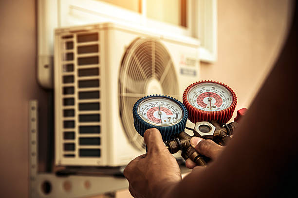 Professional Hvac technician working in Philadelphia, PA